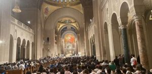 Lee más sobre el artículo Más de 6.000 personas llenan una iglesia católica para rezar contra el aborto